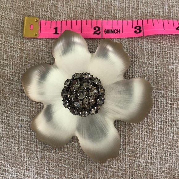 Alexis Bittar Lucite Flower Brooch - Picture 4 of 4